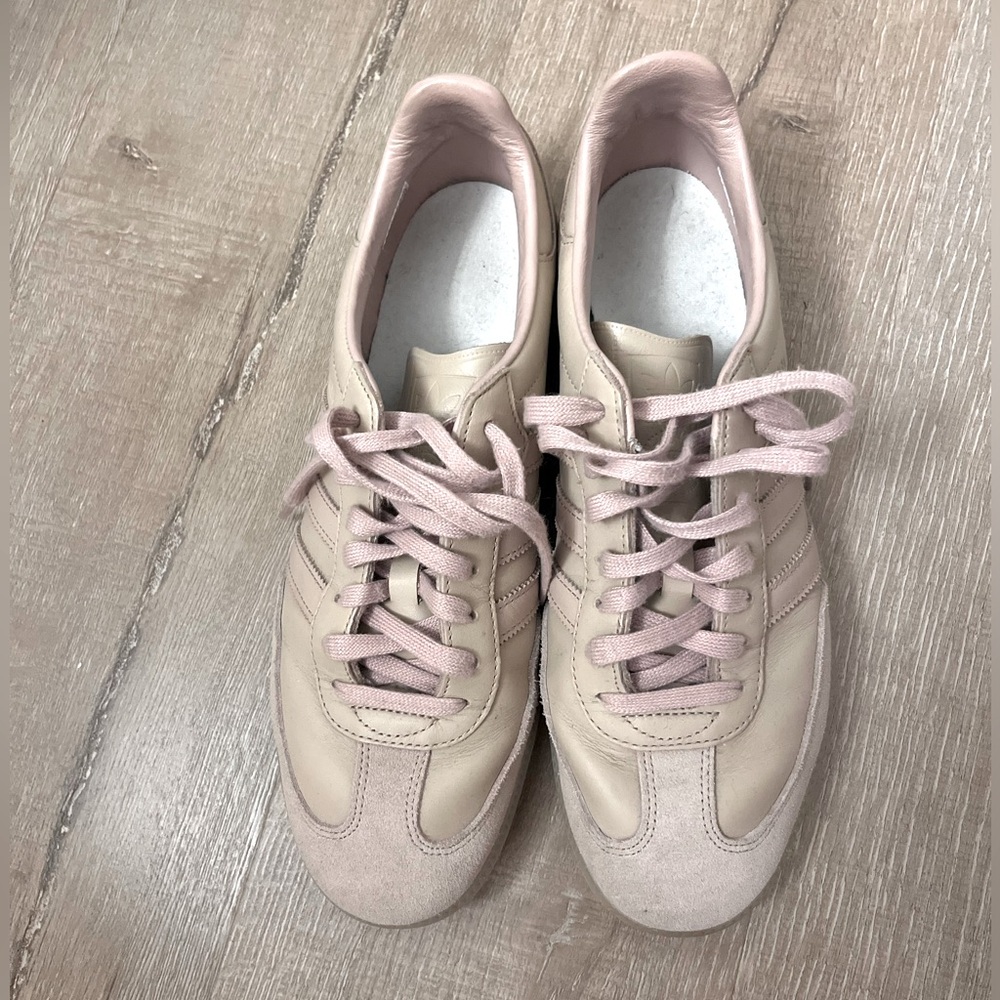 Limited edition dusty rose sambas size 11